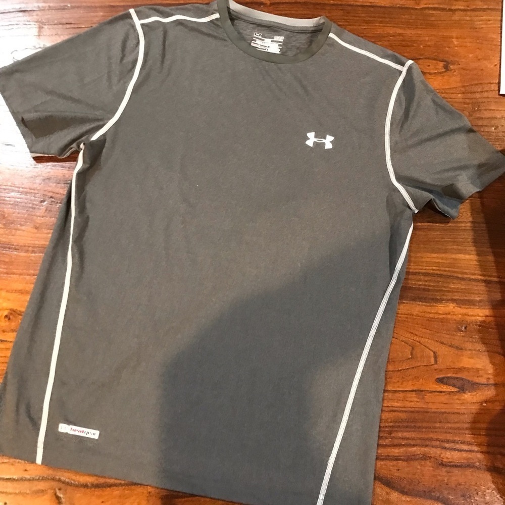 👟Under Armour Fitted heatgear Tee